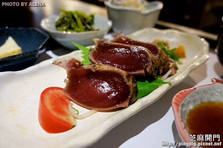 花蓮芝麻開門日式料理 用船裝的整咖生魚片刺身定食