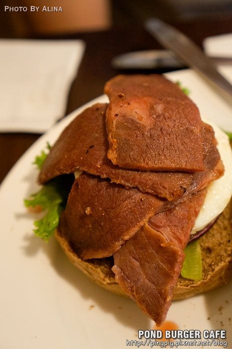 台北 POND BURGER CAFE 早午餐木盆沙拉配骰子牛漢堡