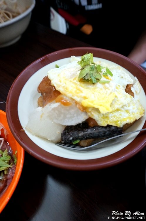 【台北美食】阿伯蛋包麵 東湖店｜傳統古早味乾拌麵甜不辣