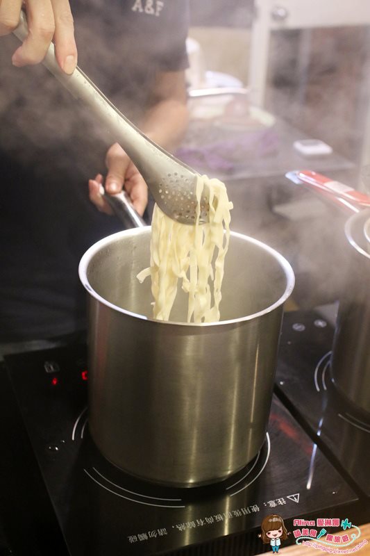 【台北美食】內湖呼搭啦串燒生蠔館｜愛研味大紅袍肉醬麵好吃