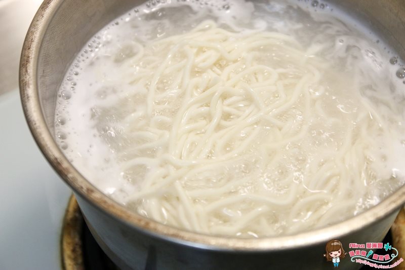 【台北美食】內湖呼搭啦串燒生蠔館｜愛研味大紅袍肉醬麵好吃