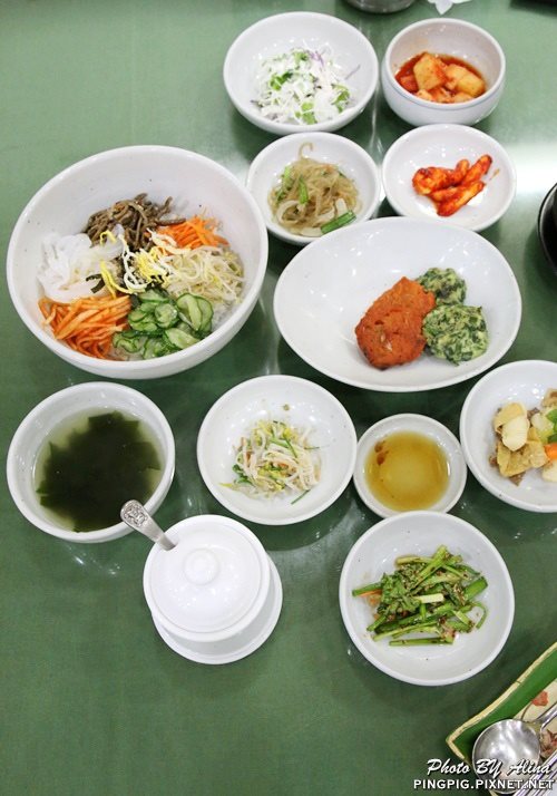 【首爾美食】梨大BaB韓式拌飯｜傳統家庭式拌飯跟豆腐鍋
