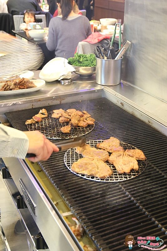 【台北食記】內湖三元花園餐廳｜烤牛小排跟韓式雜菜冬粉真心好吃