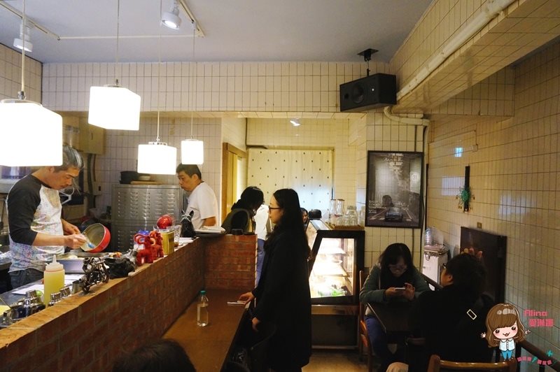 台北東區 Fly's Kitchen 蒼蠅哥的限量肉桂捲 大人味提拉米蘇 西西里冰咖啡最佳良伴