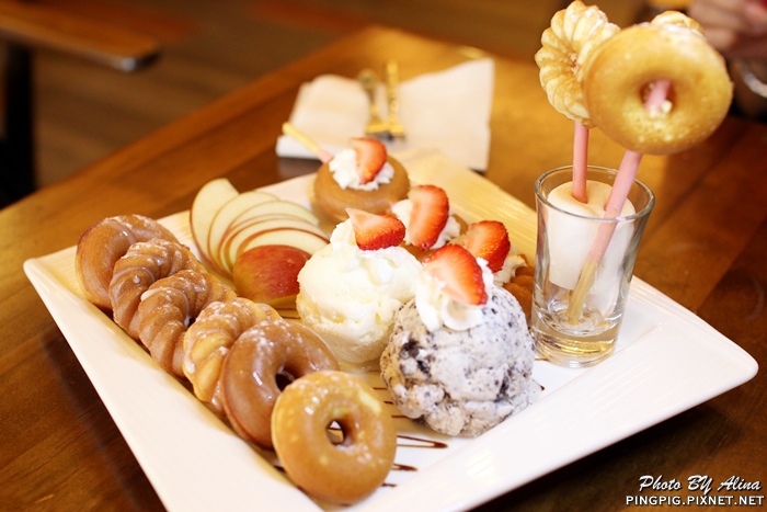 【台北美食】TT CAFE 瘋世足早午餐,甜甜圈形狀的鬆餅你吃過嗎