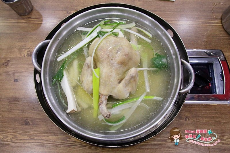 【首爾美食】新村梨大 孔陵一隻雞,超推薦的美味雞湯(附中文菜單) @Alina愛琳娜 嗑美食瘋旅遊