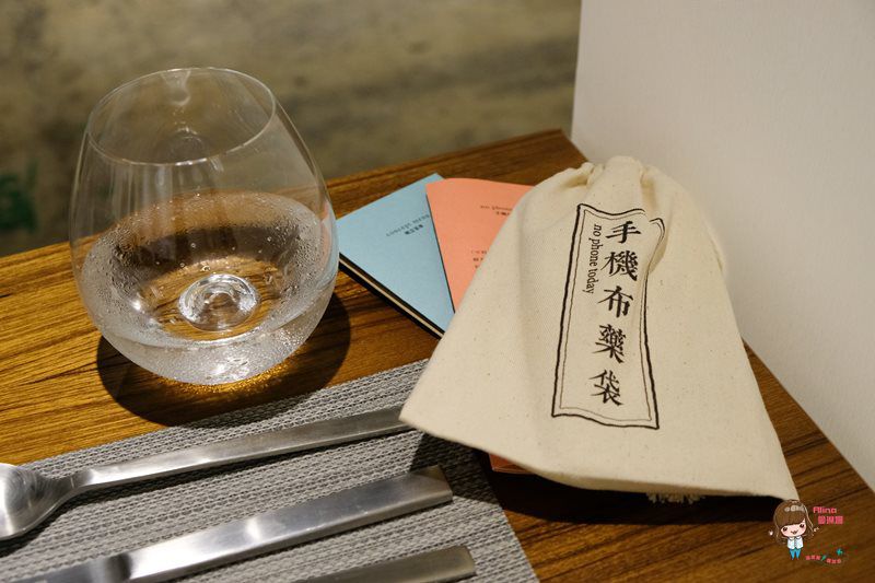 table for ONE 一人餐桌