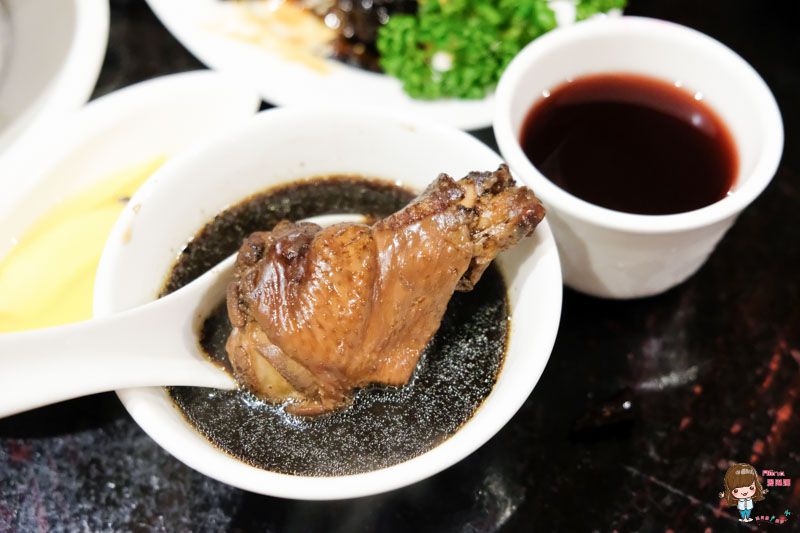 【台北美食】何首烏皇帝雞餐廳 烏骨雞湯 冬天進補暖心胃的養身料理
