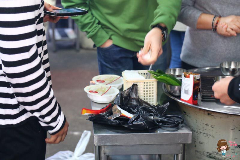 首爾必吃美食 新村 站著吃烤肉 站著吃烤韓牛 韓國平價美食 便宜又好吃