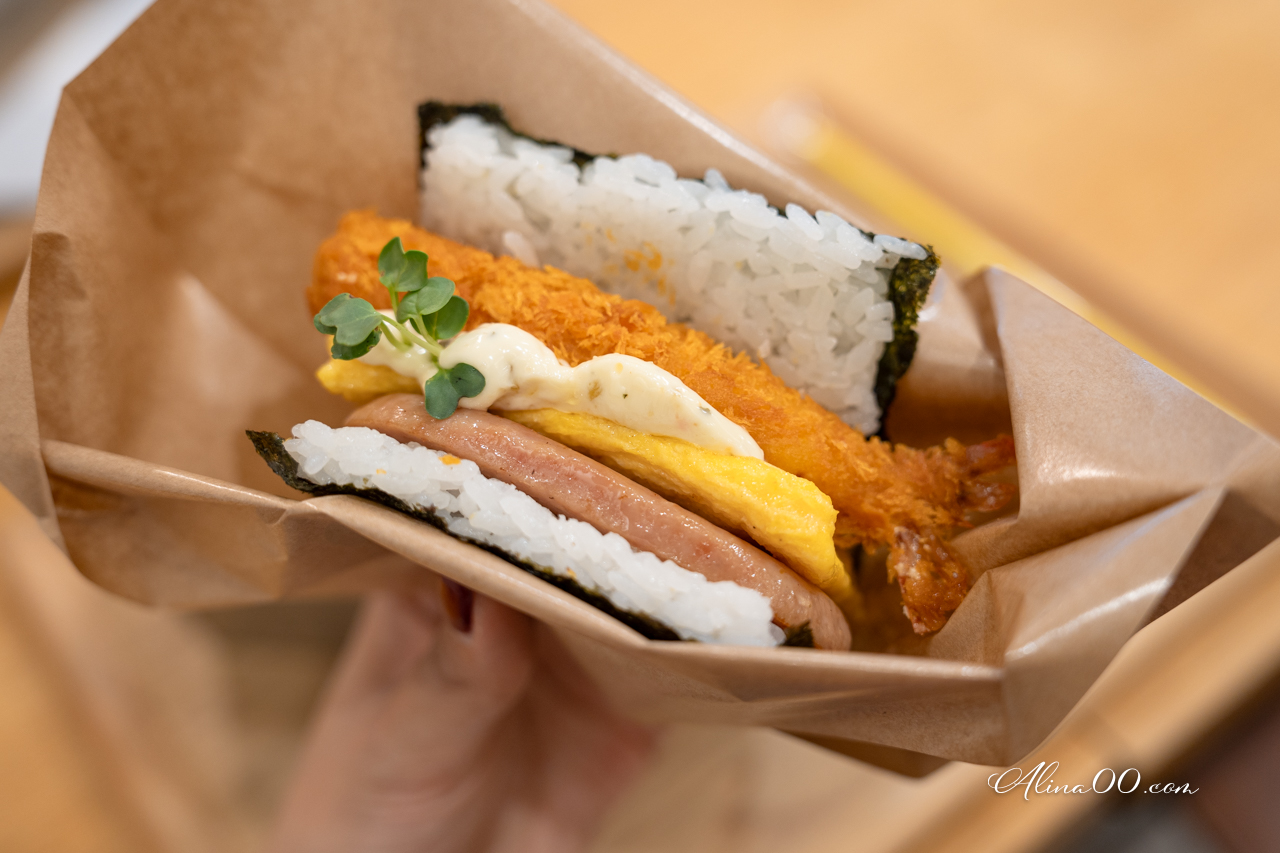 【沖繩美食】豬肉蛋飯糰-國際通牧志市場早餐,那霸機場也吃得到