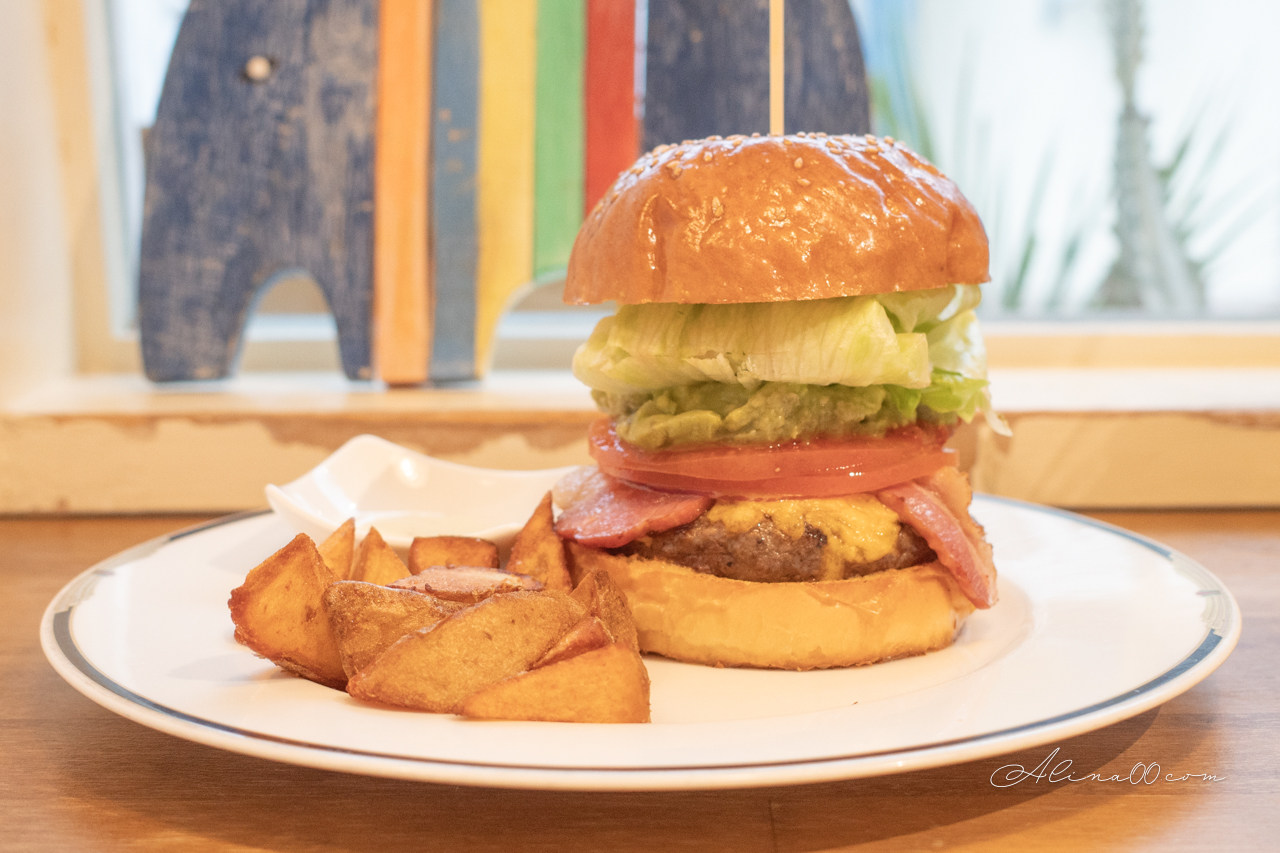 【沖繩美食】BURGER TIME 國際通漢堡店,早餐吃BLT酪梨好滿足